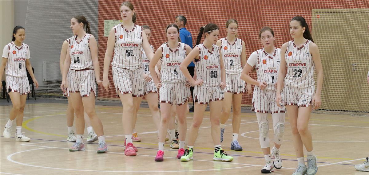 Три подмосковные команды вышли в четвертьфинал Первенства РФ среди девушек до 16 лет.